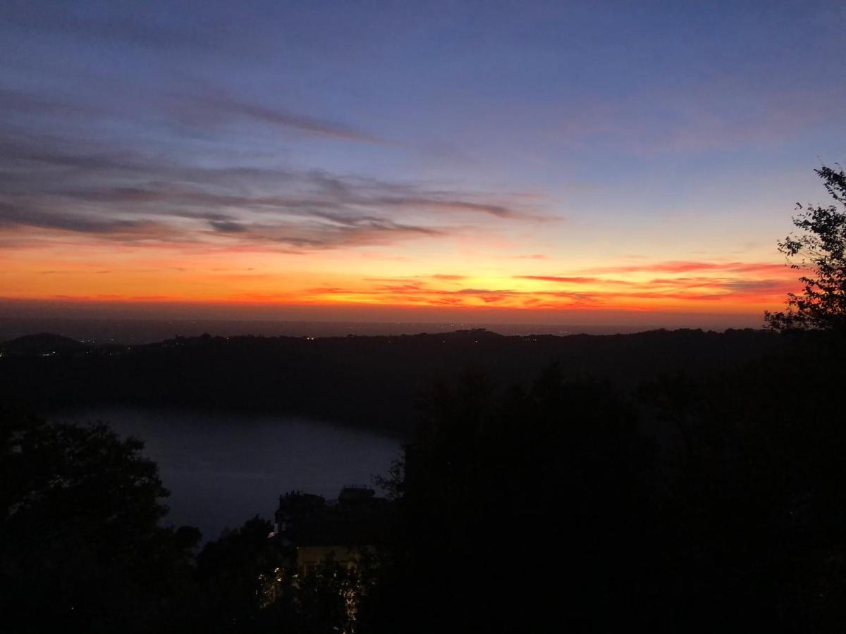 Isola Sul Lago نيمْيِ المظهر الخارجي الصورة