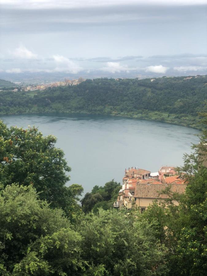 Isola Sul Lago نيمْيِ المظهر الخارجي الصورة